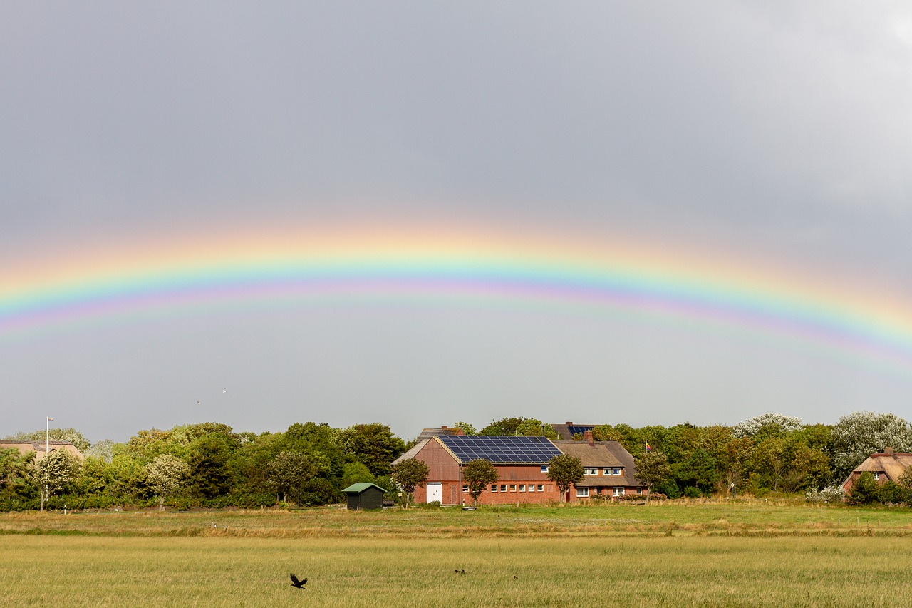 Rainbow House Countryside Outdoors  - Marlimalist / Pixabay