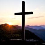 Summit Cross Cross Mountains  - tomkingsr / Pixabay